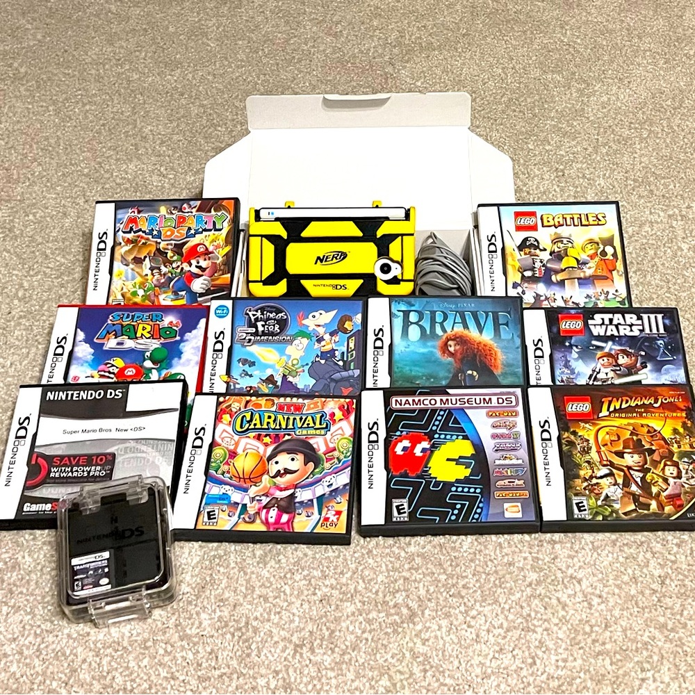 🎮 Nintendo DSi white with games